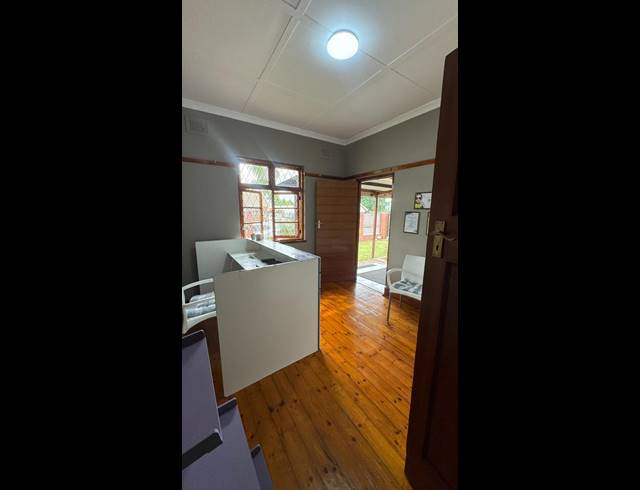 48M² BUSINESS TO LET IN SCOTTSVILLE